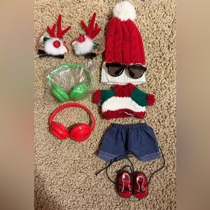 Labubu Xmas outfit and accessories